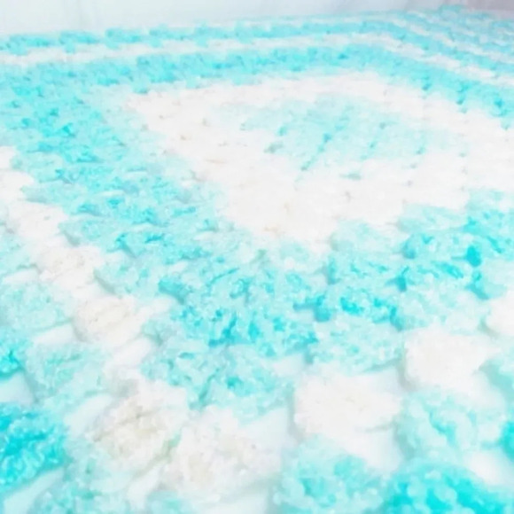 Lightweight Crocheted Handmade Blanket/Throw - Picture 4 of 4